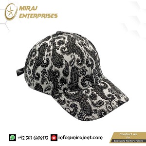 Cappello alla moda Hip Hop berretto estivo con visiera con visiera in bianco e nero con lettere Graffiti cappello da Baseball uomini e donne