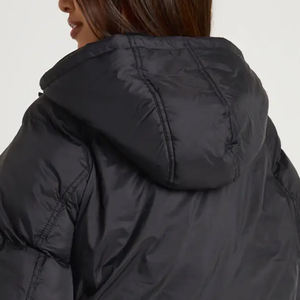 Veste tendance de style streetwear à prix d'usine pour un usage quotidien, tissu en nylon et polyester de qualité supérieure, veste matelassée oversize pour femmes 2026 - Product Image 4
