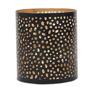 Elegante portavelas de metal con patrones artísticos, perfecto para restaurantes, hoteles, resorts y lugares de boda en todo el mundo - Product Image 1