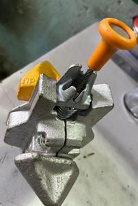 Bloqueo de giro de envío ISO semiautomático | Dispositivo de amarre de contenedores de acero para uso de carga y construcción - Product Image 2