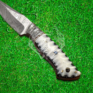 Cuchillo de Caza y Camping de Acero de Damasco Hecho a Mano, Mango Ergonómico, Funda de Cuero, Hermoso Cuchillo para Exteriores, Regalo para Él - Product Image 4