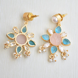 Pendientes Colgantes de Flor de Latón con Cuarzo Rosa y Circonitas, Estilo Étnico Clásico, Acabado Chapado en Oro de 18K, Hipoalergénicos, para Boda - Product Image 5