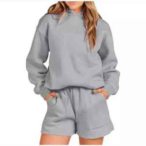 Conjunto Deportivo de Dos Piezas para Mujer, Sudadera con Capucha y Pantalones Cortos de Lona Sólida, Estilo Veraniego, Venta al Por Mayor - Product Image 1