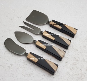Ensemble de cuisine Epandeur d'ustensiles à fromage en bois et résine Poignée créative et acier inoxydable avec couteau à beurre plaqué argent - Product Image 4