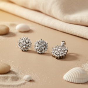 Juego de Joyería Hipoalergénica con Circonita Cúbica en Forma de Flor Plateada, Collar y Aretes Chapados en Oro para Bodas, Fiestas y Regalos - Product Image 1