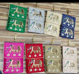 กระเป๋าถือปักลายช้างสไตล์พื้นเมืองกระเป๋าใส่โทรศัพท์กำมะหยี่พร้อมงานปักเลื่อมและซิปเป็นของขวัญสำหรับผู้หญิงงานแต่งงาน - Product Image 3