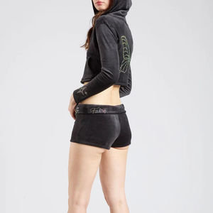 Conjunto de dos piezas de pantalones cortos con capucha y logotipo personalizado para mujer, conjunto de dos piezas con diamantes de imitación lavados con ácido, conjunto de pantalones cortos con capucha de motorista para mujer - Product Image 5