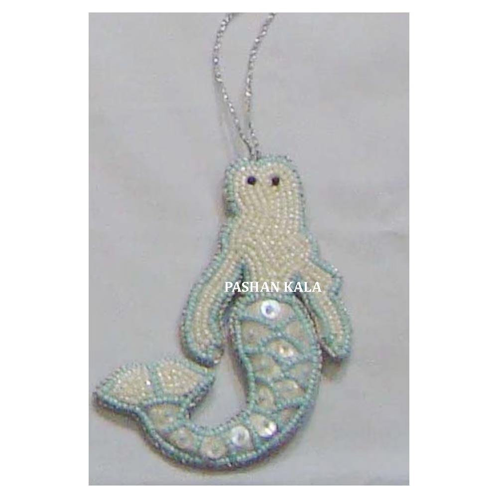 สีขาวและสีฟ้าอ่อน