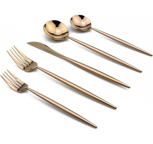 Service de couverts dorés 5 pièces de couverts élégants en acier inoxydable avec longues poignées coniques pour la maison, les repas et les fêtes de mariage - Product Image 5