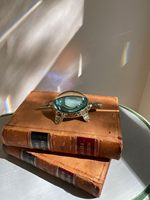 Loupe à livre en laiton vintage, style antique avec base élégante, décoration d'intérieur, accessoire de bureau