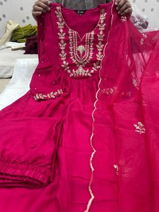 Conjunto de Kurta y Pantalón con Dupatta de Piel Sintética Vichitra Bordada, Últimas Tendencias de Moda, Precio al por Mayor, Ropa de Fiesta - Product Image 5