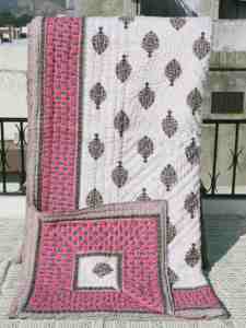 Làm bằng tay bông QUILT với nghệ thuật khối in ấm cúng có thể giặt tái sử dụng và lý tưởng cho thoải mái hàng ngày hoặc tặng quà mục đích. - Product Image 5