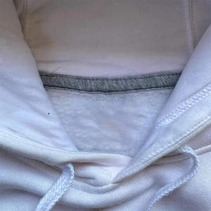 Hoodie Homme Personnalisé en Coton Écologique avec Broderie et Appliqué Effet Vieilli, Coupe et Couture, 100% Coton, Style Streetwear pour l'Hiver - Product Image 4