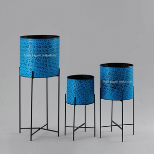 Juego de soporte de maceta de flores decorativas para interior y exterior de jardín de metal de forma redonda con acabado negro mate para uso doméstico - Product Image 3