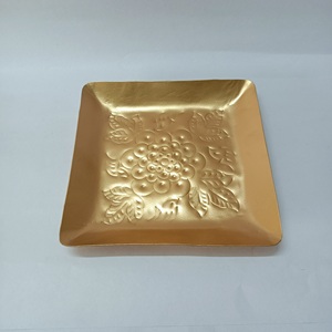 Bandeja de servicio de metal plateado con acabado brillante para uso en cocina y mesa que sirve comida deliciosa y desierto - Product Image 4