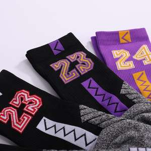 Chaussettes d'entraînement de basket-ball Elite Crew Number de qualité supérieure Conception de logo athlétique avec fond de motif de lettre anti-dérapant - Product Image 6