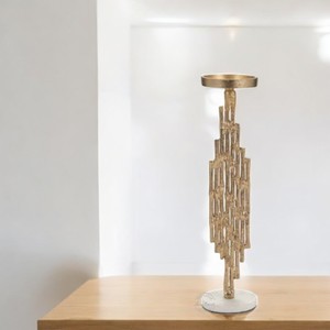 Bougeoir en aluminium à bas prix avec finition dorée et base ronde en marbre blanc, parfait pour la décoration de l'hôtel et de la maison - Product Image 1