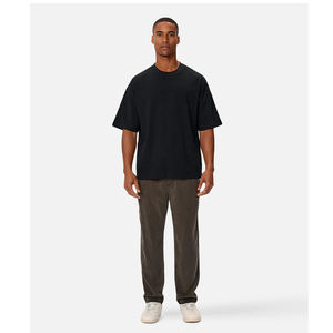 Camiseta negra lisa para hombre, informal, holgada, de manga corta, cuello redondo, estilo streetwear. - Product Image 1