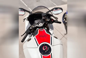 Offres Spéciales - Moto Sportive Yamaha YZF-R1 Édition 60e Anniversaire du Grand Prix du Monde - Product Image 3