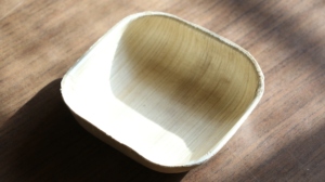 Bol de service moderne en forme de pyramide, léger et biodégradable, en feuille de palmier d'arec, de haute qualité, 6 pouces carrés, pour mariage, Karnataka - Product Image 2