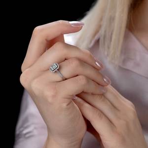 Anillo de Compromiso Solitario de Oro Blanco con Corte Brillante Redondo de 0.35 Ct, Engaste Pavé, Joyería Genuina, Regalo - Product Image 3