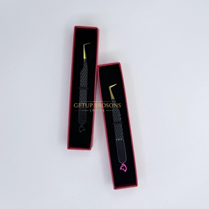 Pinzas Profesionales para Extensión de Pestañas de 90 Grados, de Acero Inoxidable con Recubrimiento de Polvo Negro y Punta Dorada con Diseño de Corazón de Diablo - Product Image 5