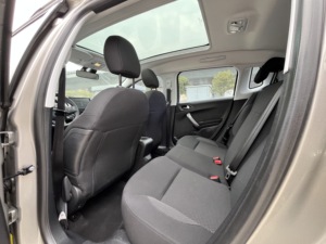 Dongfeng <span class=keywords><strong>Peugeot</strong></span> <span class=keywords><strong>2008</strong></span> Modèle SUV 5 places d'<span class=keywords><strong>occasion</strong></span> best-seller avec transmission automatique sièges en tissu volant à gauche à essence - Product Image 6