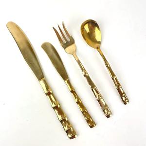 Couverts en acier inoxydable Couverts plaqués couleur or Poignée de conception classique Ensemble de 4 cuillères utilisées dans les ustensiles de cuisine Table Café Usage domestique - Product Image 5