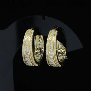 Boucles d'oreilles créoles en or jaune 10Kt pour unisexe fabriquées à partir de diamants de Moissanite ronds et brillants VV Clarity - Product Image 2