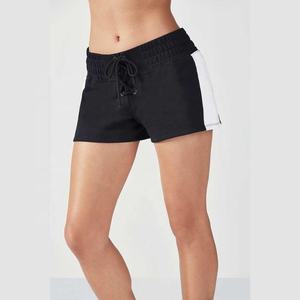 Pantalones cortos de yoga para mujer 4 diseños Cintura alta Correr Gimnasio Entrenamiento Pantalones cortos de yoga con bolsillos Spandex Pantalones cortos atléticos para mujer - Product Image 3