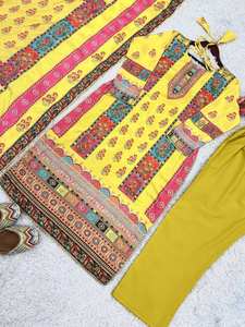 El último diseñador Heavy Chinon Silk Printed Mirror Work Kurti Set Ropa india y pakistaní de FabZone - Product Image 5