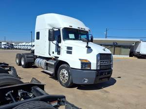 Economy Price 2020 Macks Anthem 64T Sleeper Semi <b>Truck</b> - 60" Mid Roof Sleeper Used <b>Truck</b> , 12 Speed Automatic For Sale - Product Image 6