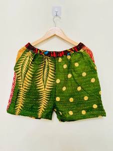 Pantalones cortos Kantha de algodón vintage hechos a mano, pantalones cortos de playa unisex para yoga y viajes - Product Image 5