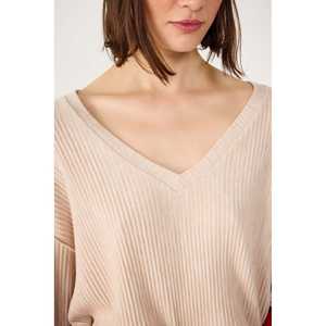 Top Corto Casual de Canalé con Cuello en V y Logotipo Frontal - Product Image 2