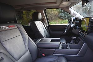 Toyota Tundra TRD Pro 2022 d'occasion en excellent état, V6 hybride bi-turbo, 4x4, couleur Lunar Rock, provenance Californie - Product Image 3