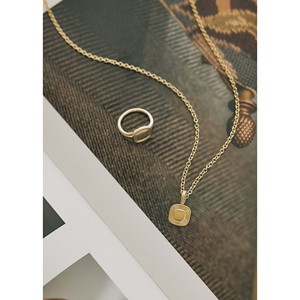 Collar The Estate en Oro Amarillo con Patrón de Formas Geométricas - Product Image 4