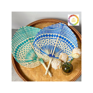 2025 vente en gros Unique ventilateur à main en bambou avec feuilles de palmier ventilateur décoratif léger pour une utilisation en extérieur de Viietnam - Product Image 5