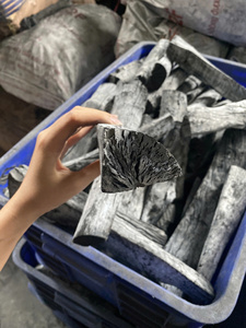 ถ่านไม้ลิ้นจี่ดำแบบก้อนหกเหลี่ยมสำหรับเชื้อเพลิงบาร์บีคิว คาร์บอนสูง ติดไฟนาน ความชื้นต่ำ 5% 7000-8000 กิโลแคลอรี/กก. - Product Image 4
