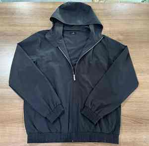 แจ็คเก็ตกันลมลายพรางน้ำหนักเบาสำหรับผู้ชายเสื้อกันลมสีดำเทากันน้ำไนลอนถักทรงหลวมสำหรับกลางแจ้งฤดูใบไม้ผลิ - Product Image 5