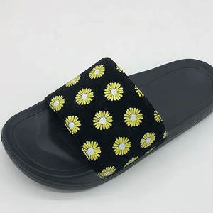 Personalizado Uniseason Daisy Print Upper Eva Sliders zapatillas hombres y mujeres zapatillas de interior - Product Image 1