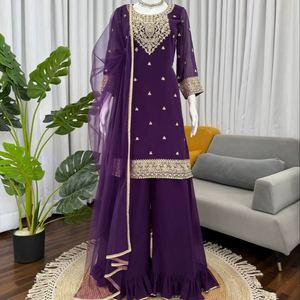 Nuestra Exclusiva Colección de Invierno: Conjunto de 3 Piezas Kurta Plazzo con Bordado de Lentejuelas - Product Image 1