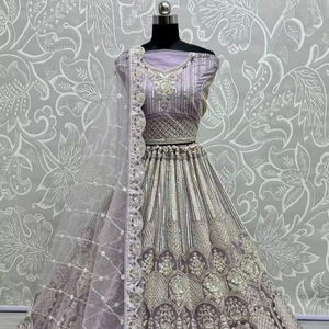 Lehenga choli ผ้าแพรแข็งผ้าไหมพิมพ์ลาย patola แบบคลาสสิกสำหรับงานแต่งงานรถไฟมหาวิหารและรูปทรงเอไลน์สำหรับคอลเลกชันงานแต่งงาน - Product Image 1