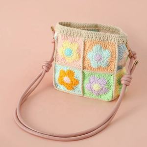 Bolso cruzado de punto con cuatro flores y diseño de copo de nieve con bloques de color, estilo Pascua; Regalo de cumpleaños para hermana, cinturón Melanin - Product Image 4