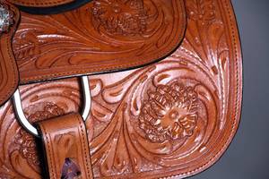 Sillas de caballo de cuero genuino de calidad superior Juego de tachuelas de caballo a juego de barril de carreras occidentales e inglesas - Product Image 5