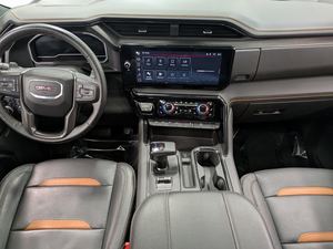 CLEAN 2023G-1500 Sie _ RRA AT4 Tripulación Cabina 4WD - Product Image 3