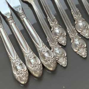 New Arrival Cutlery High Demand Stainless Steel <b>Flatware</b> Sets Mirrored Polish Durable and Luxury Design Embossed Kitchen tools - Product Image 2