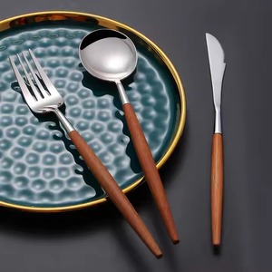 Cubiertos de mango de bambú natural real de productos únicos Juego de cubiertos de oro de acero inoxidable hecho a mano - Product Image 2
