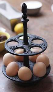 Elegantes estantes para huevos de hierro forjado con acabado antiguo, perfectos para exhibir huevos frescos de granja en encantadoras cocinas de granja - Product Image 5