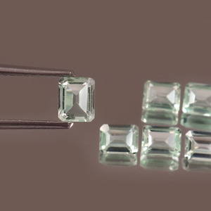 Zafiro Verde Menta Cultivado en Laboratorio, Corte Octogonal de 2x3mm, Facetado, Calibrado, Gema Suelta Certificada para Joyería, Venta al Por Mayor - Product Image 2