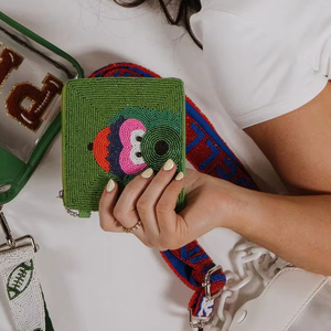 Monedero de Mano con Diseño Moderno, Bordado con Cuentas, Hecho a Mano, con Color Personalizado para Niña - Product Image 1